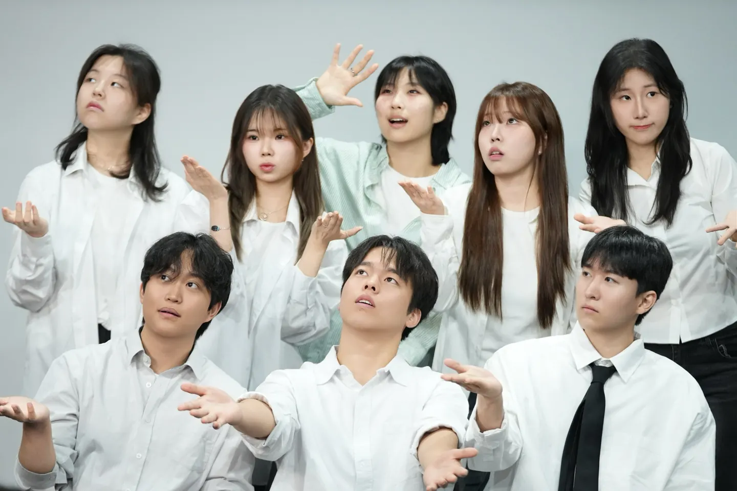 캐스트 단체사진